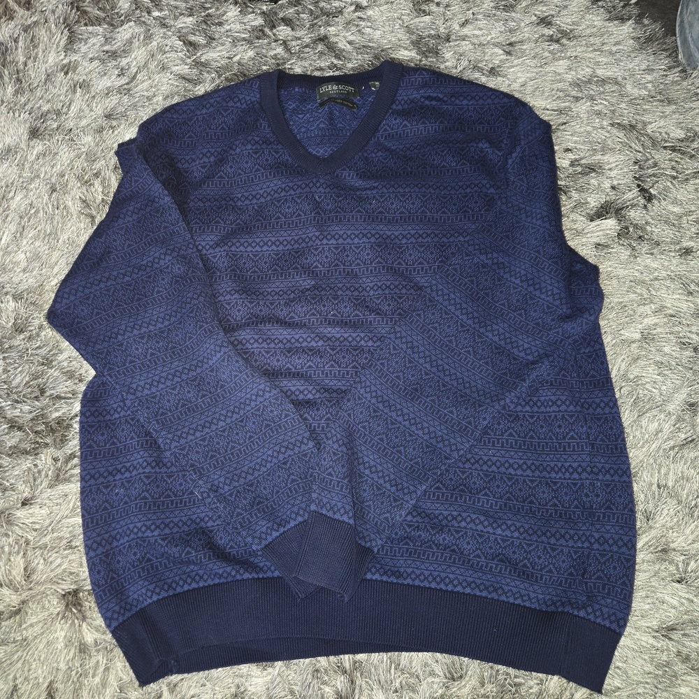 90s Vintage Lyle & Scott Men's Navy V-Neck Patterned Sweater